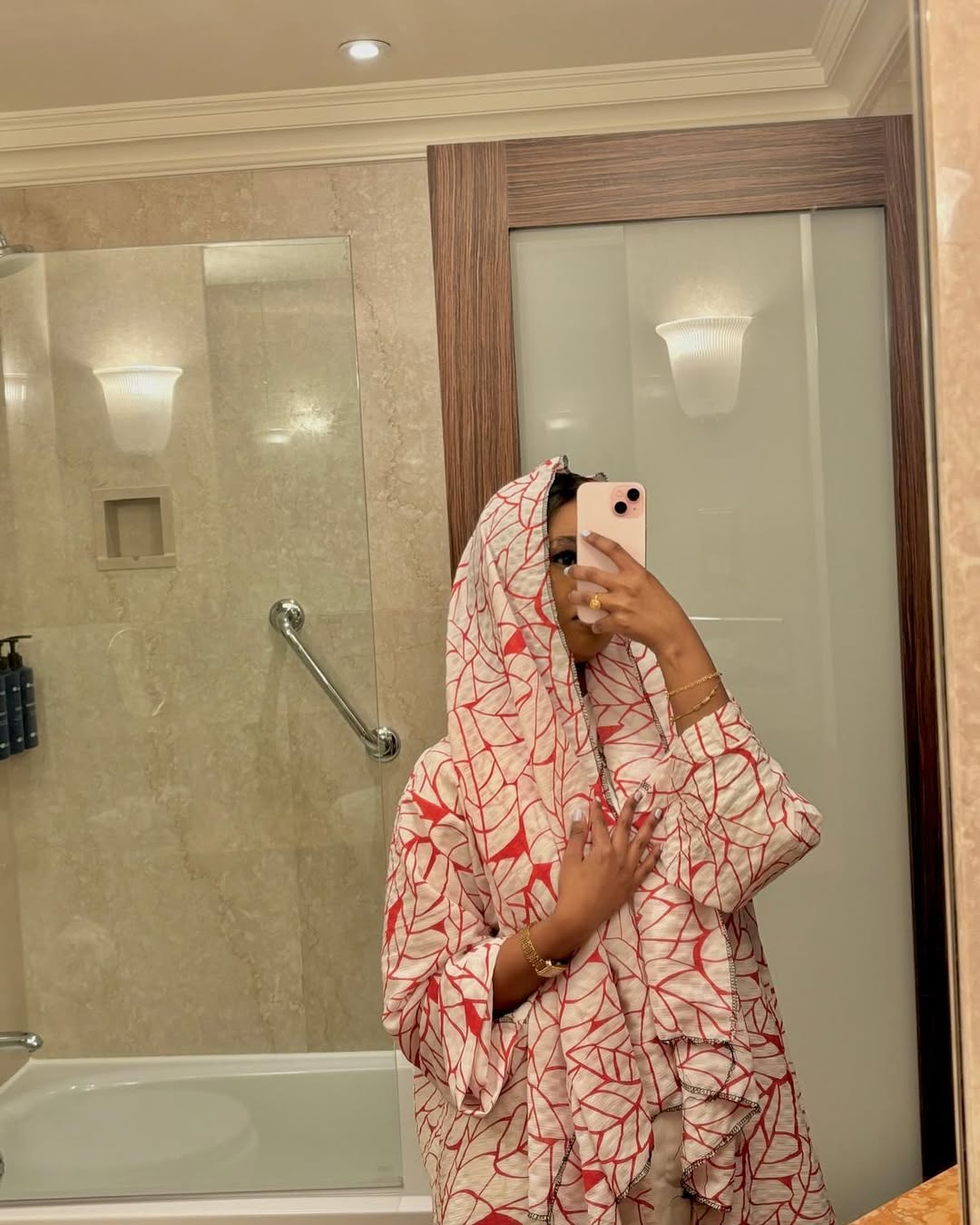 Tasnim abaya